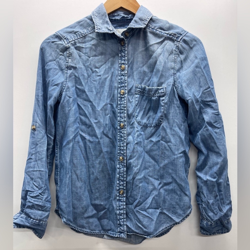 American Eagle Outfitters Light Blue Denim‎ Button-Down Shirt
